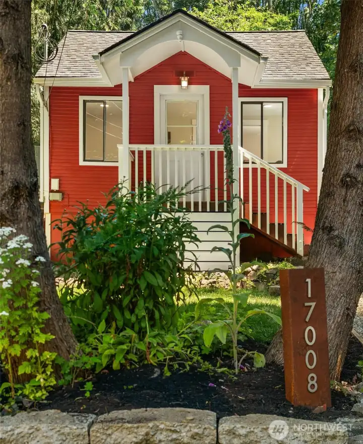 An easy life is ahead for the lucky new owner of this sweet spot!