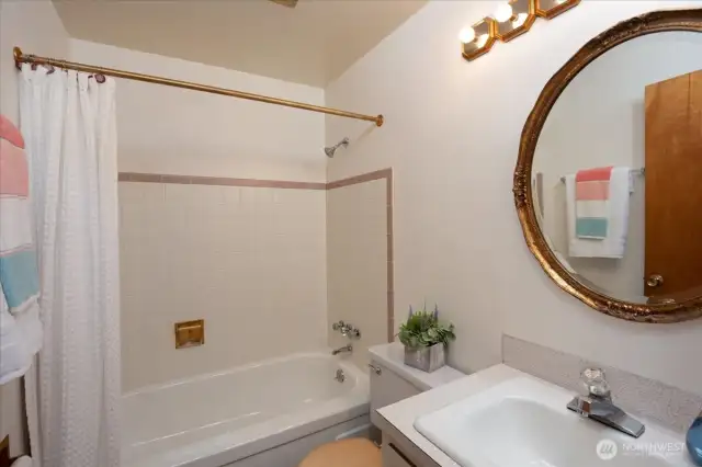 Full bath on main to compliment 5th bedroom.