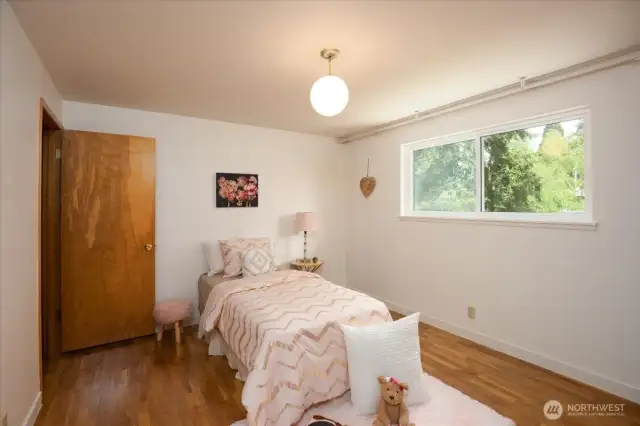 2nd upper bedroom overlooking the backyard