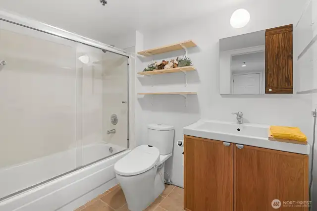 A full bath with a thoughtful layout