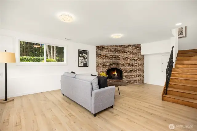Gabulous space for lounging, hobbies or media.