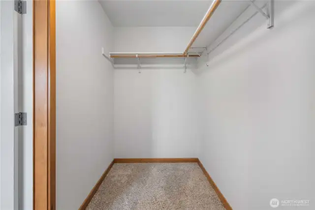 walkin closet for each upstairs bedroom