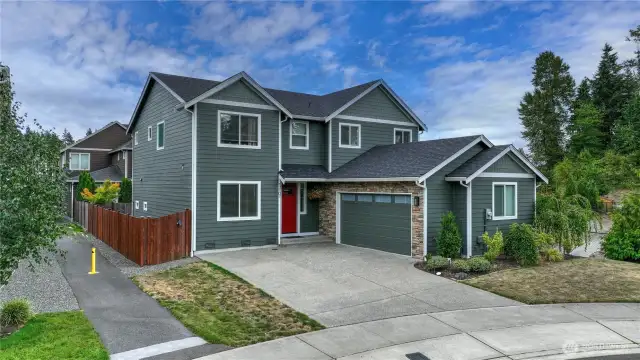 Welcome Home to you Rush Construction home. Situated at the back of the neighborhood to give you some extra privacy. Sits on a cul-de-sac for an extra place to ride bikes and play kick ball or dodgeball.