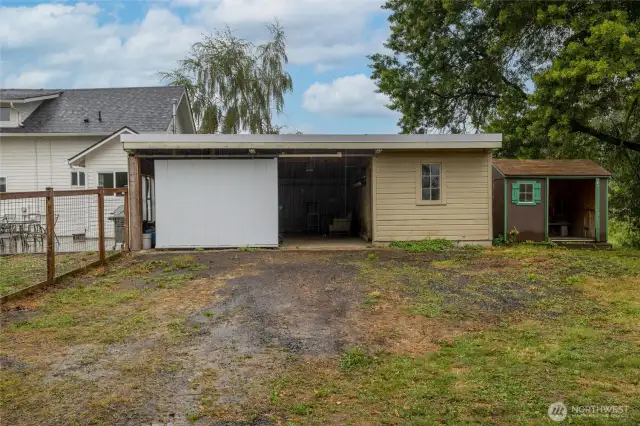 Garage w/power & slab