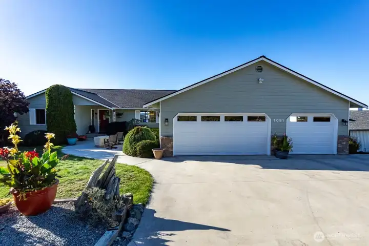 Three Car Garage