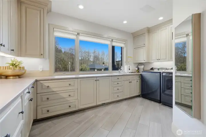 Laundry room, with folding room