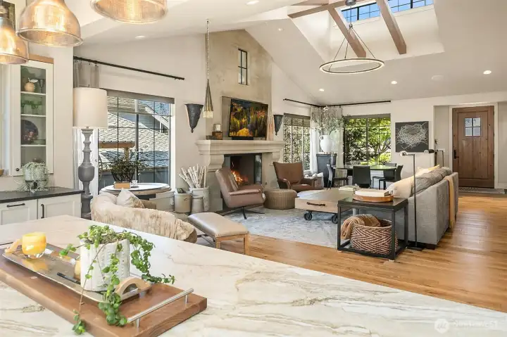 Open floorplan lends itself to the perfect space for entertaining!