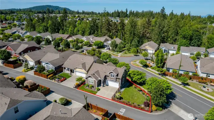 Big side yard to enjoy and entertain. All cared for by the HOA!