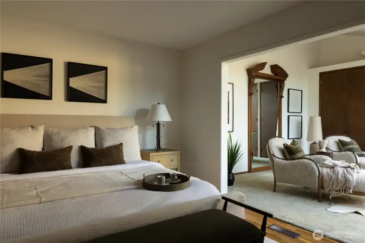 Primary Suite/Sitting area