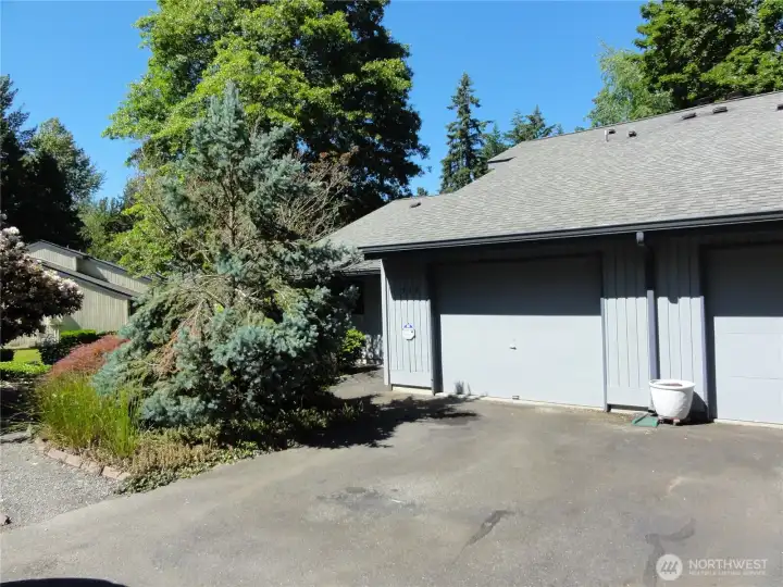 Wonderful location! Great condo unit offering nearly 1000 sq ft with 2 bedrooms and 2 baths.