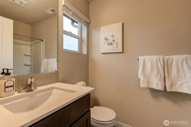 secondary bedroom bath