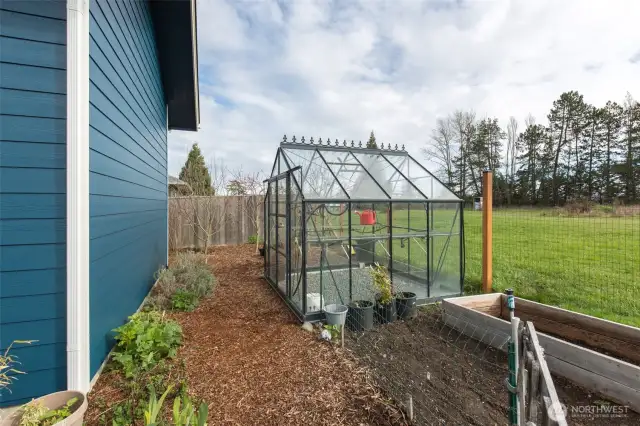 Greenhouse w/water