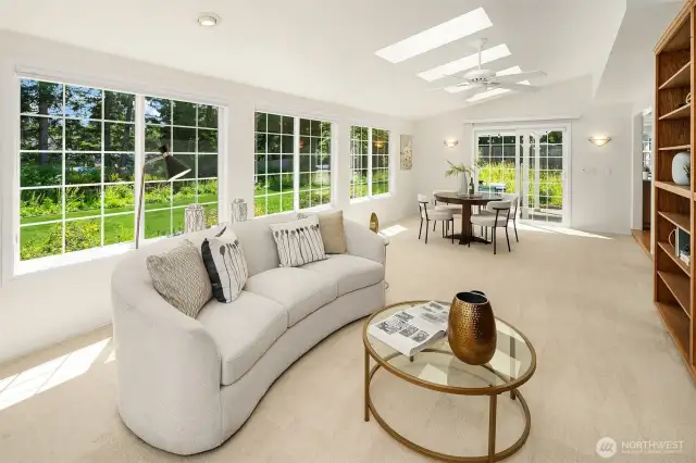 Huge Bonus/Sun Room.