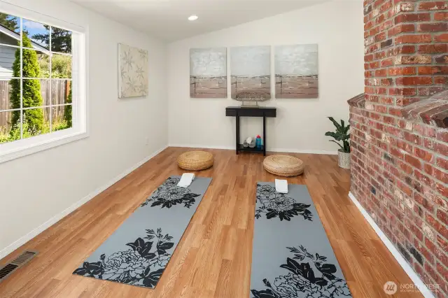 Flexible Room that could be workout room or office.