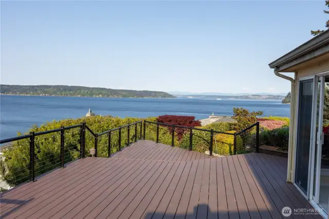 Amazing deck with amazing views!