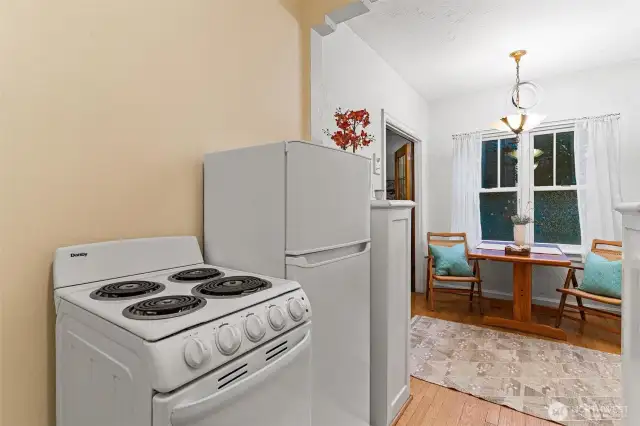 Stove and fridge convey.