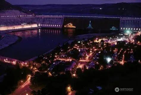The Laser Light Show — "One River, Many Voices" plays nightly on the wall of the Dam from May thru September