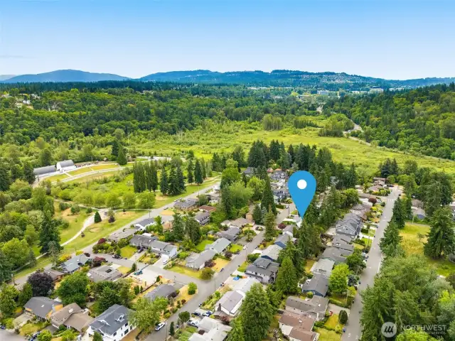 The extensive Bellevue trail system is nearby