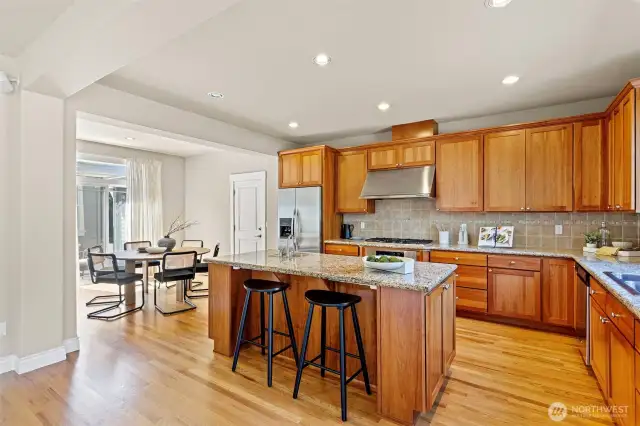 Kitchen with breakfast bar