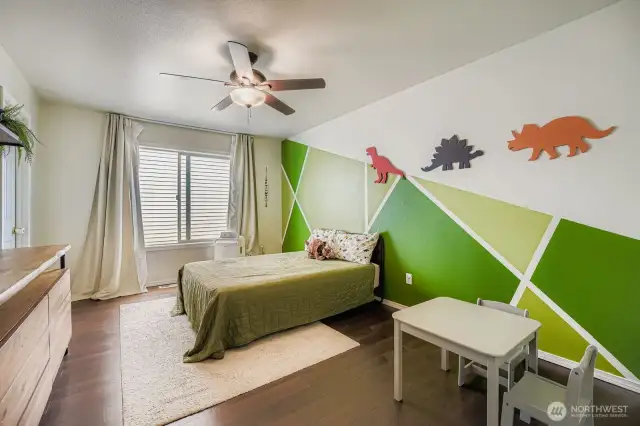 Spacious upstairs bedroom with walk in closet