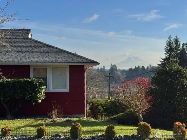Stunning Views of Mt. Rainier and you're still 10 minutes from every convenience a city can offer!