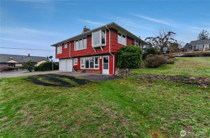 Separate access to basement from the driveway