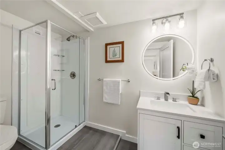 En-suite master bathroom