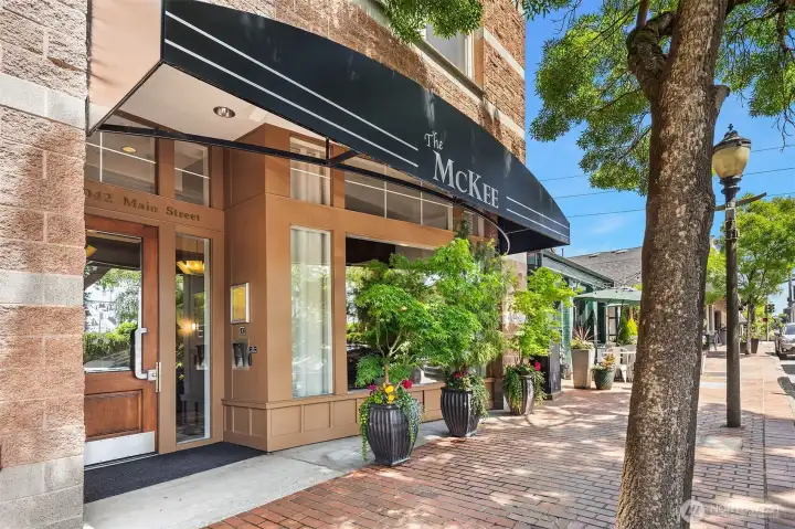Welcome to the McKee! Perfect location in the heart of Old Bellevue.