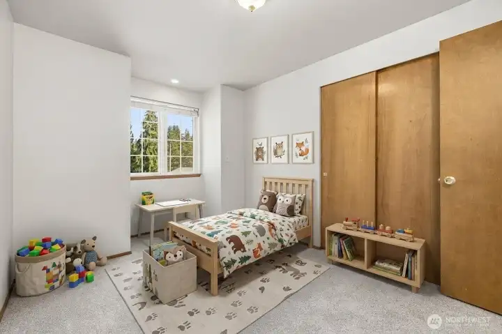 Fresh carpet & paint *virtual staging*