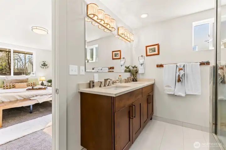 primary bath with dual sinks