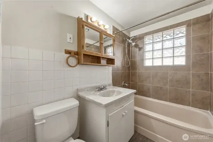 Full Bath Full Bath