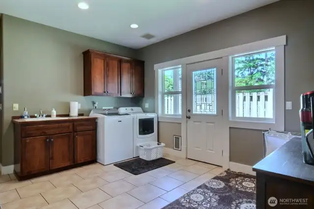 Huge laundry MUD room with outside door access