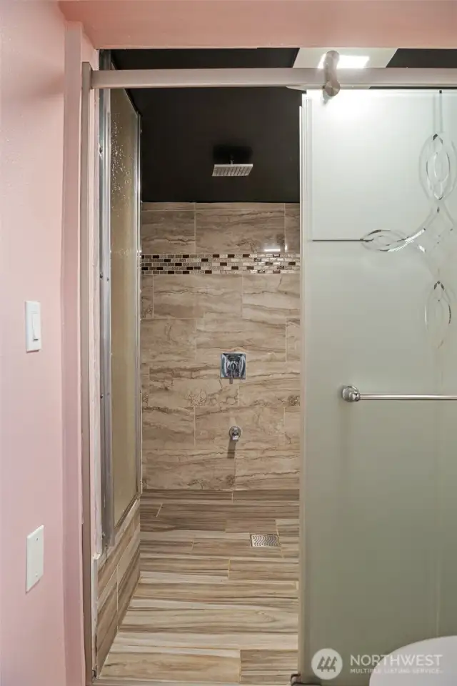 XXL Walkin Shower