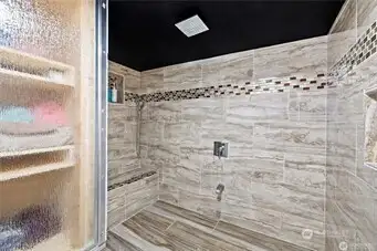 Expansive Shower