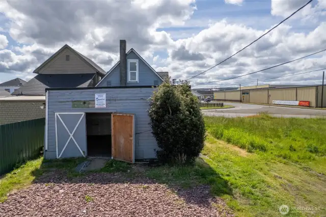 2 Car Garage / Shop