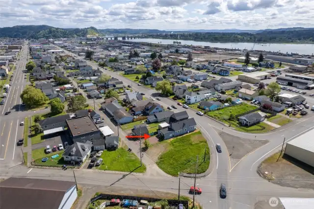 Shopping & Restaurants within Walking Distance