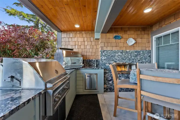 Awesome covered outdoor kitchen for year round cooking! Built-in BBQ and gas-fired pizza oven!