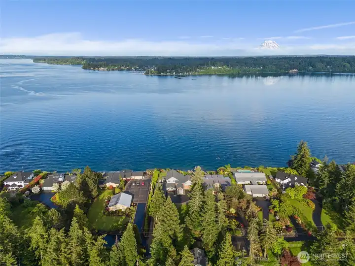 Unbeatable Cooper Point location w/ views of the Puget Sound, MT Rainier and Boston Harbor.