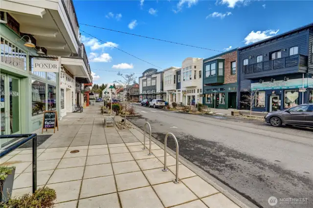 Or a short walk to get to the town center - darling shops, restaurants and coffee!