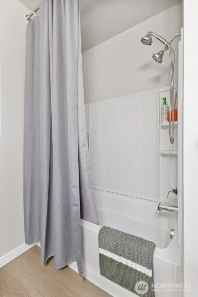 Hall/guest bathroom