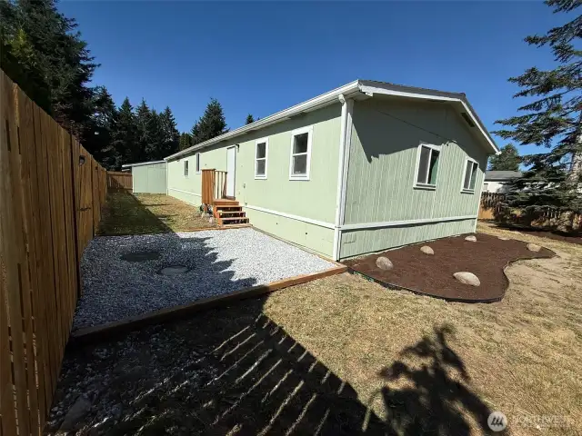 Rear entrance deck & door
