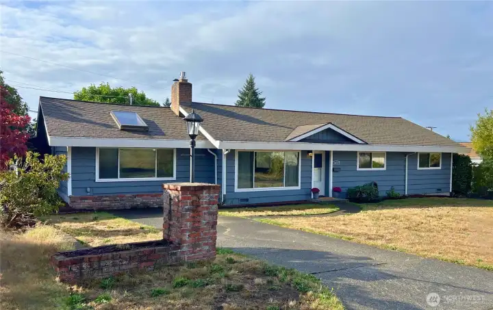 Welcome home to your charming single level home in Bremerton!