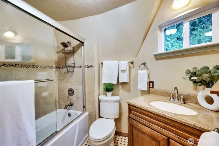 Full Bathroom off primary bedroom