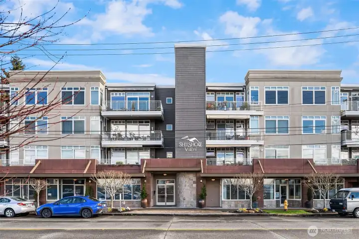 Sweeping west-facing views of Puget Sound, the Olympic Mountains, and ever-changing maritime activity take center stage in this beautifully updated condo, ideally located across from Ray’s Boathouse