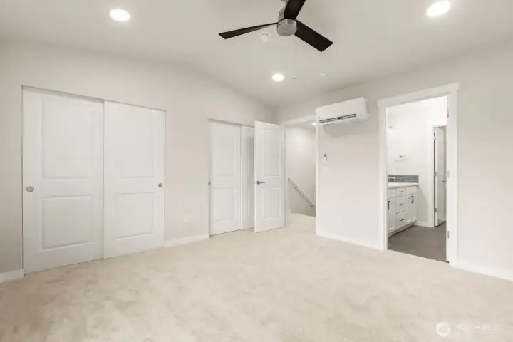 Photographs are for illustrative purposes only. Features, finishes, interior/exterior colors, landscaping and floorplan shown may vary from actual homes built