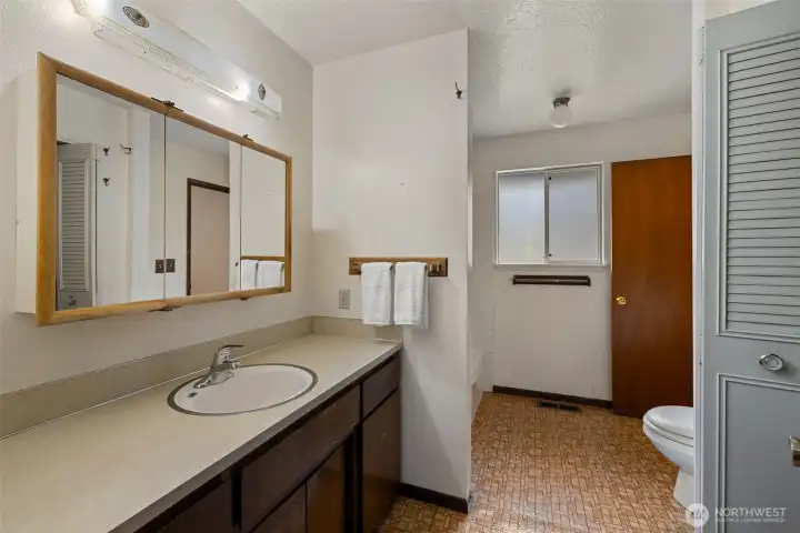 Shared bathroom off primary