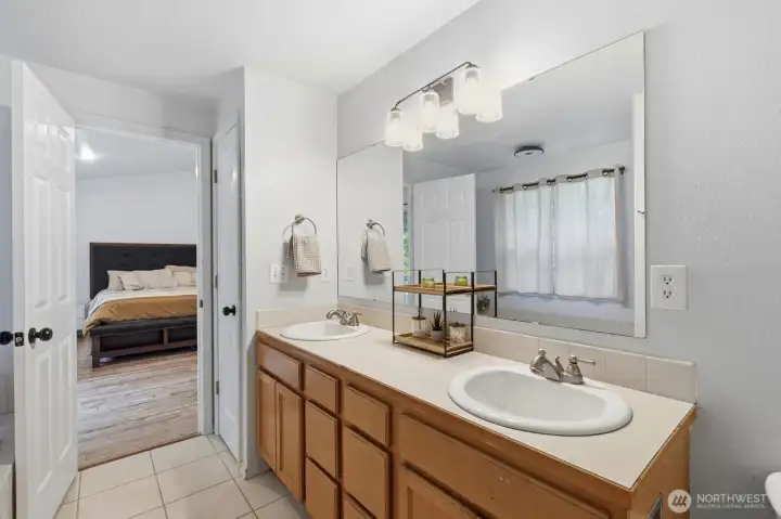 En-Suite Primary Bath