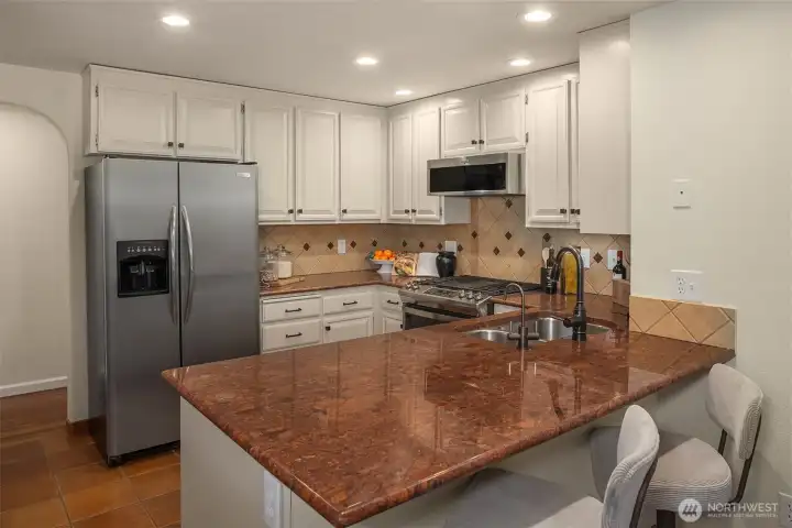 Kitchen offers SS appliances & large Breakfast bargranite counter with breakfast bar