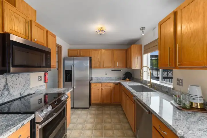 Well appointed kitchen tastefully upgraded with granite counters. Well appointed kitchen tastefully upgraded with granite counters.