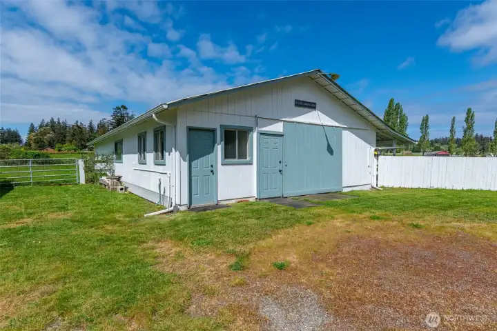 Large barn with 5 horse stalls plus storage and tack rooms